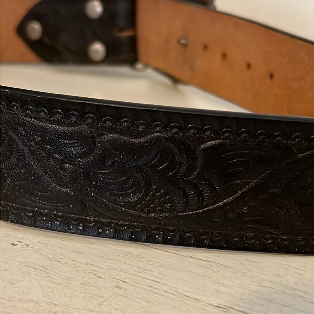 1982 Solid Brass Bluegrass buckle & top grain Steerhide black leather belt 30”